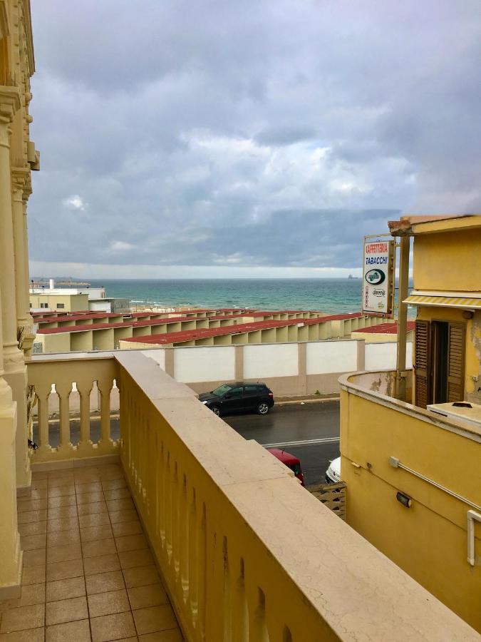 Appartamento Di Fronte Al Mare By Apulia Accommodation Bari Kültér fotó