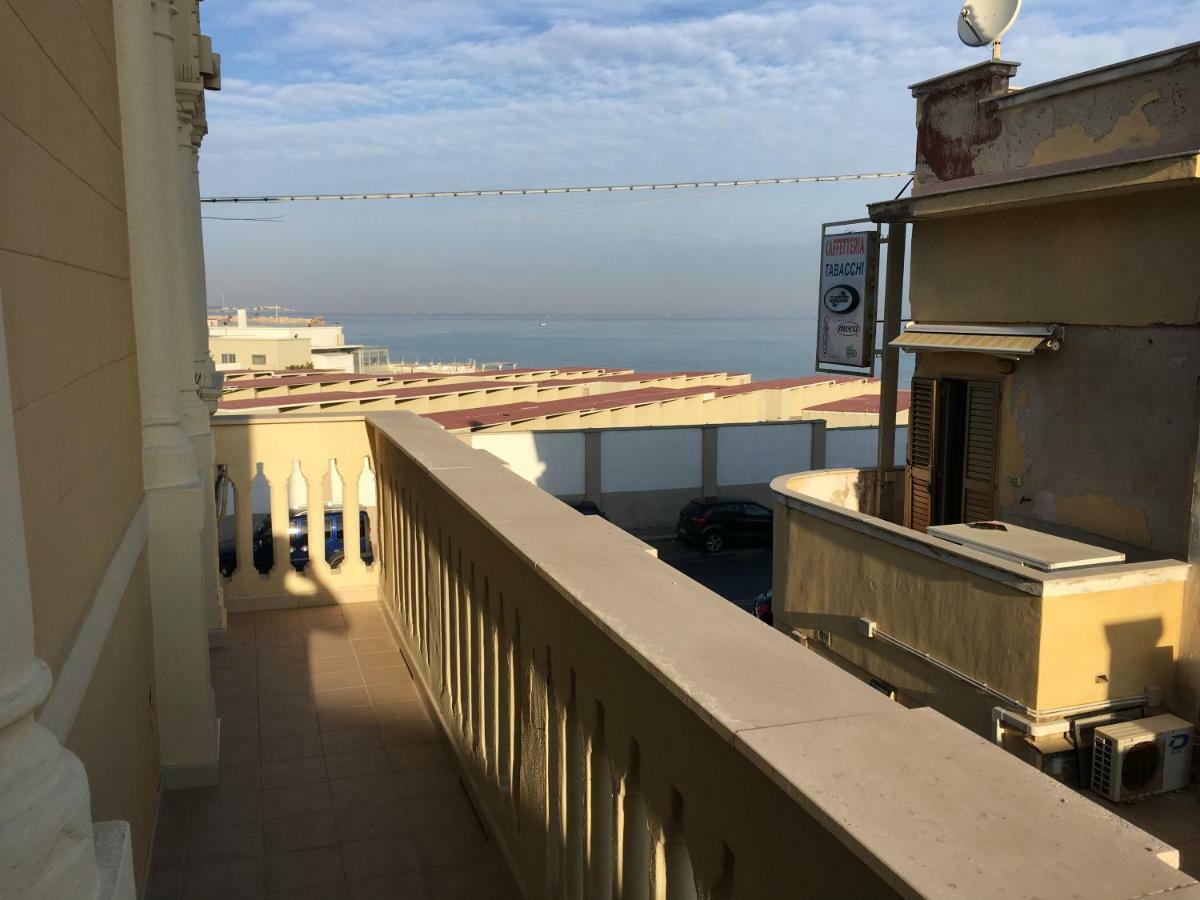 Appartamento Di Fronte Al Mare By Apulia Accommodation Bari Kültér fotó